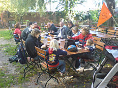 Hinter dem L�barser Dorfkrug...